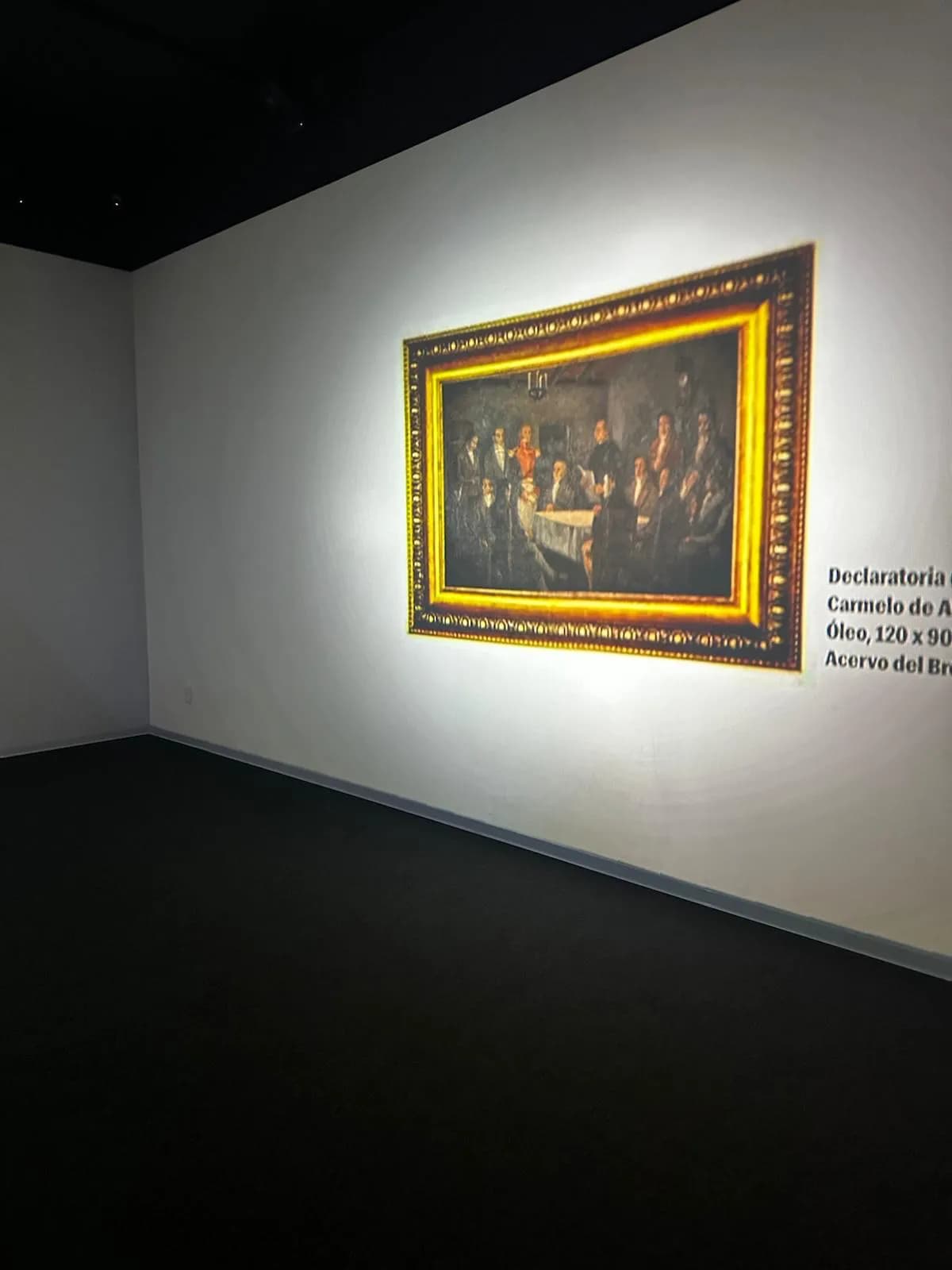 Una de las pinturas, proyectada en la sala